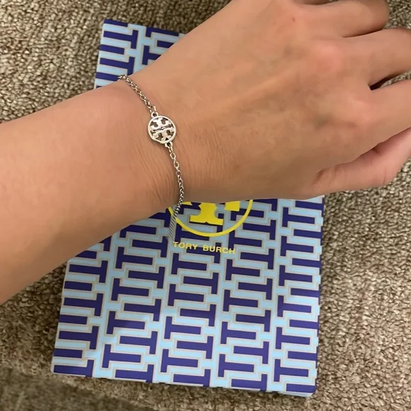 Dainty silver TORY BURCH Miller bracelet - Picture 1 of 6